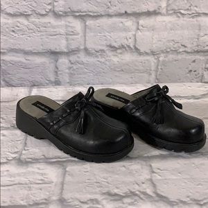 Stride Rite Genuine Leather Clogs w Tassels